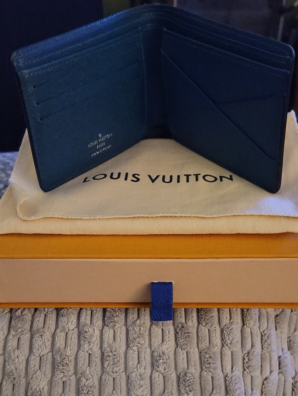 LV Damier Graphite Compact Wallet with Illustrations - Picture 2 of 3